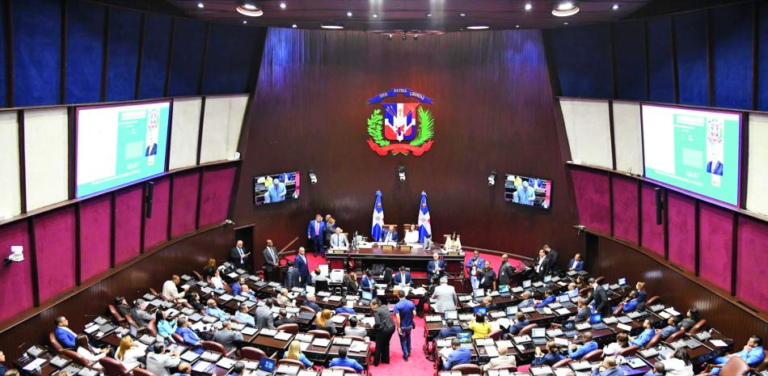 Sesión ordinaria en el hemiciclo de la Cámara de Diputados de la República Dominicana discutiendo la reforma al Código Laboral.