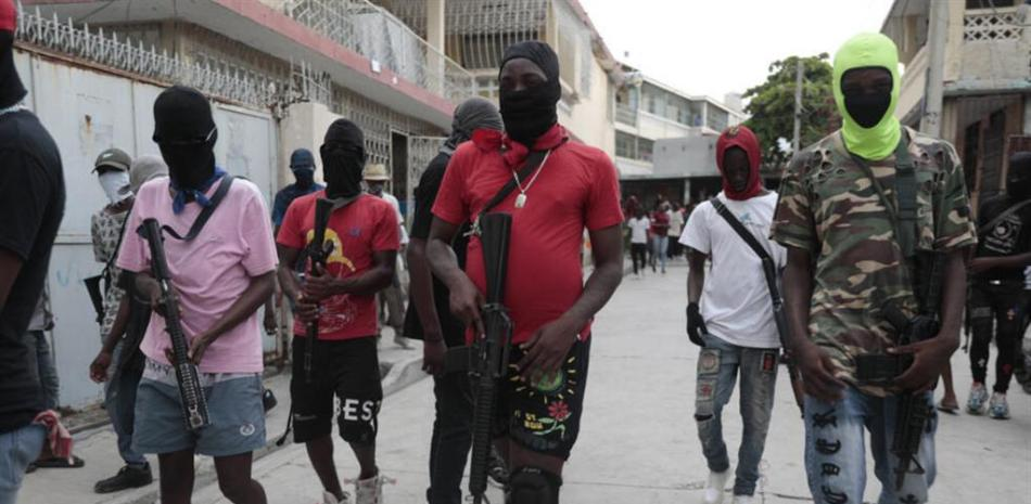 Familias damnificadas y desplazadas internas en Puerto Príncipe debido a la violencia de las pandillas en Haití.