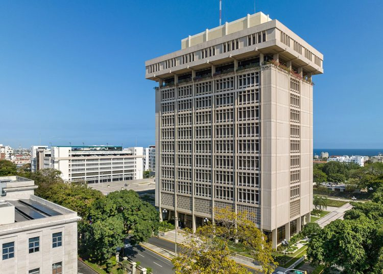 Fachada institucional de la sede del Banco Central de la Republica Dominicana para el informe de inflacion en Noticias en Línea RD.