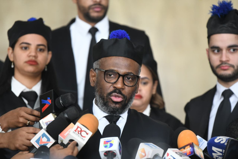 El titular de la Pepca Wilson Camacho ofreciendo declaraciones de prensa sobre corrupción administrativa