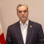 El presidente Luis Abinader y miembros del gabinete económico exponiendo los puntos de la reforma fiscal en LA Semanal.