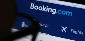Interfaz tecnologica de la aplicacion Booking utilizando inteligencia artificial para planificar viajes personalizados