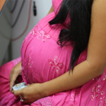 Gráfico demográfico interactivo que muestra la proyección de disminución en la cantidad de hijos por mujer en la República Dominicana hacia el año 2050.