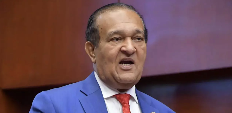 El senador Antonio Marte ofrece declaraciones en el Congreso criticando la falta de control con los motoristas por el Intrant y la Digesett para Noticias en Línea RD.