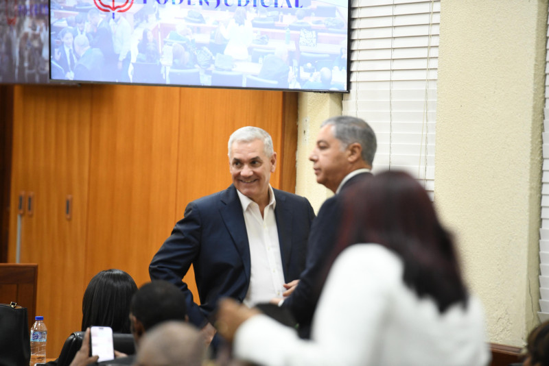 Gonzalo Castillo recibe sonriente el fallo de no ha lugar emitido por el tribunal en el Caso Calamar.