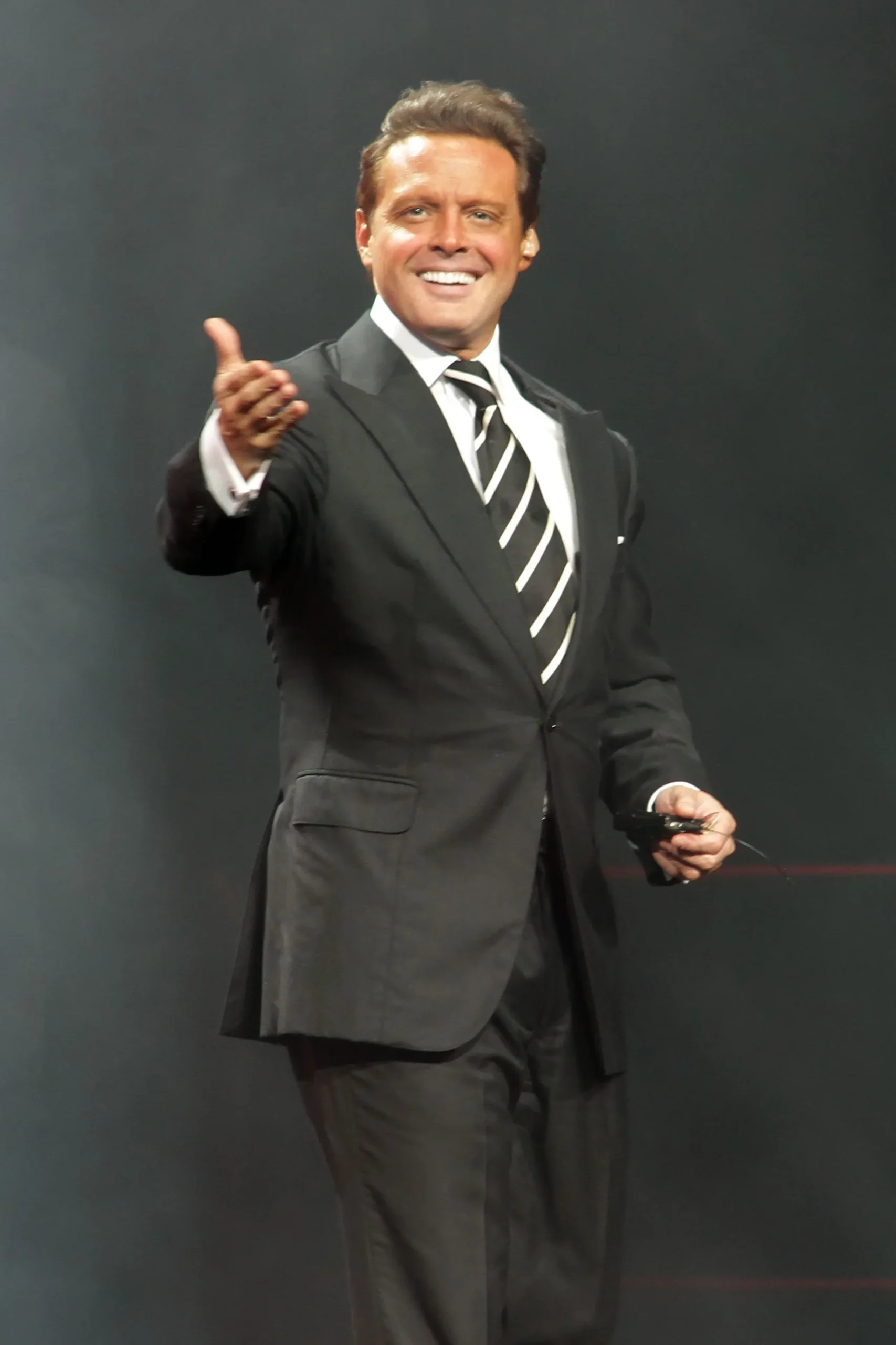 Luis Miguel se recupera favorablemente tras intervención quirúrgica en Nueva York