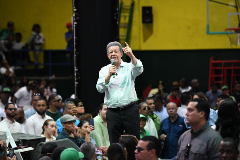 Leonel Fernández apuesta por mayor protagonismo juvenil y promete ampliar candidaturas jóvenes para las elecciones de 2028