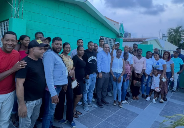 Victor Pavon Santo Domingo Norte, Escuela Ecuador Sabana Perdida graduacion, regidor Henry Beriguete SDN, Fuerza del Pueblo Sabana Perdida, Victor Pavon donaciones estudiantes.