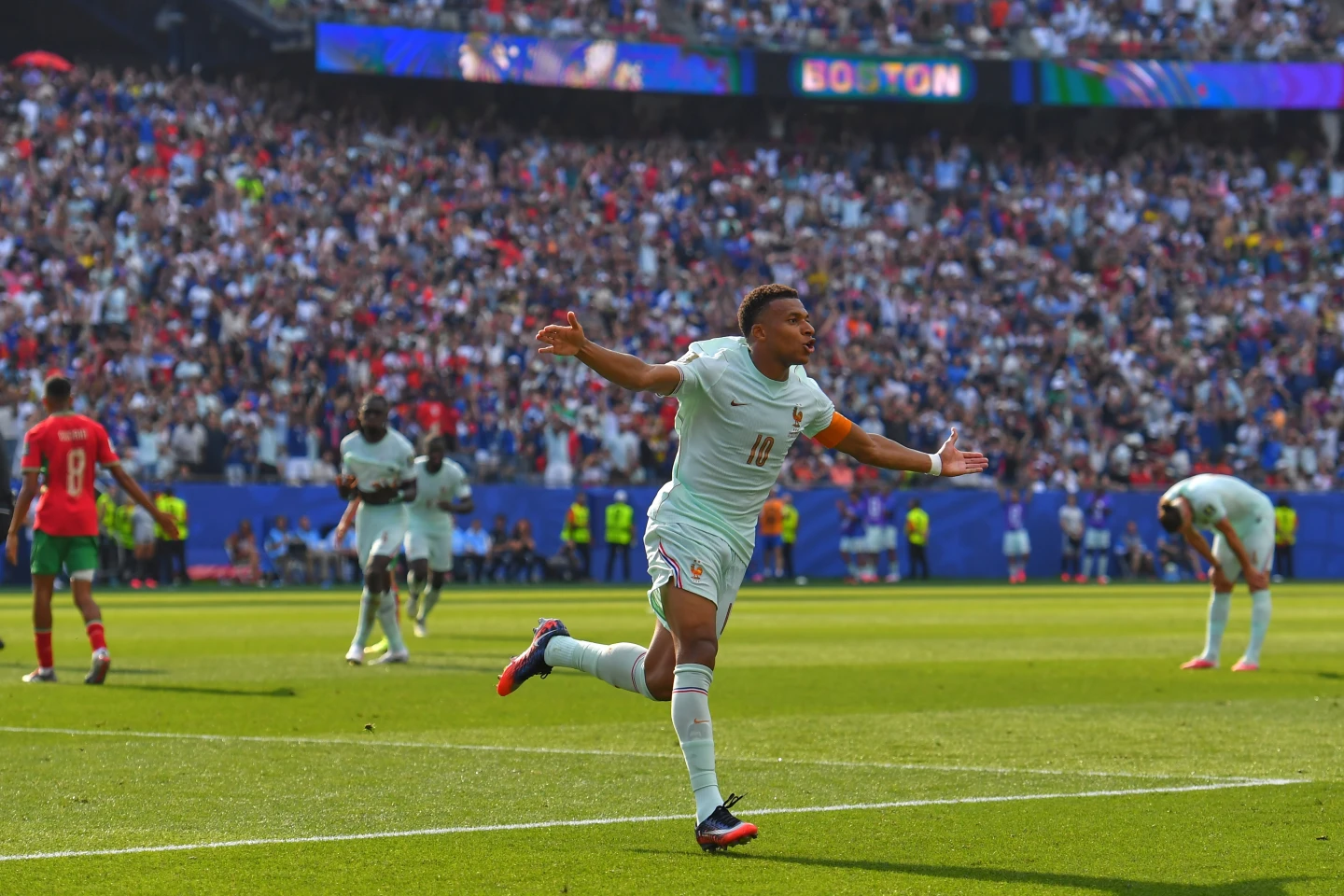 Francia vence 2-0 a Marruecos y avanza a semifinales