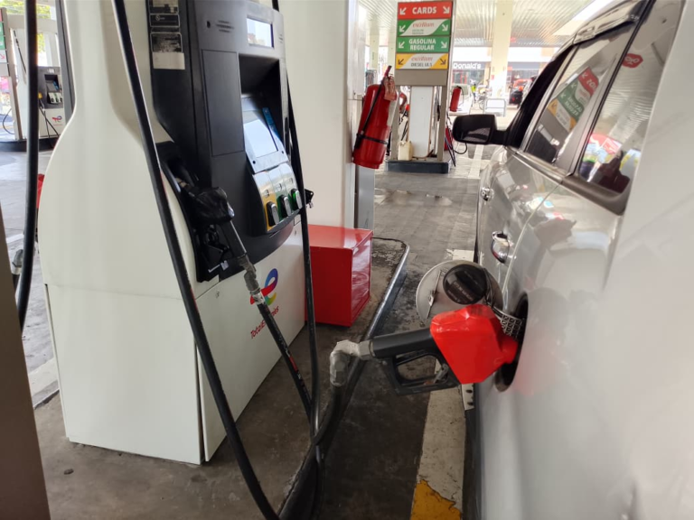 Gobierno baja precios del GLP y combustibles regulares en RD