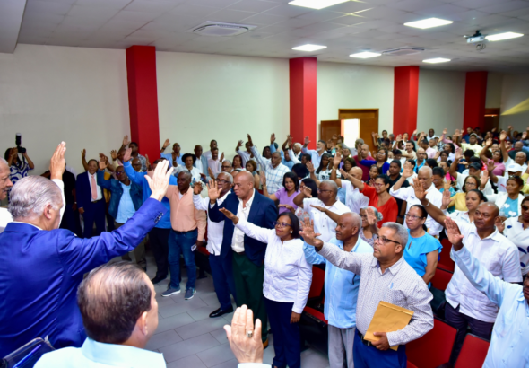 Miguel Vargas pide transformar educación con cambio de Gobierno