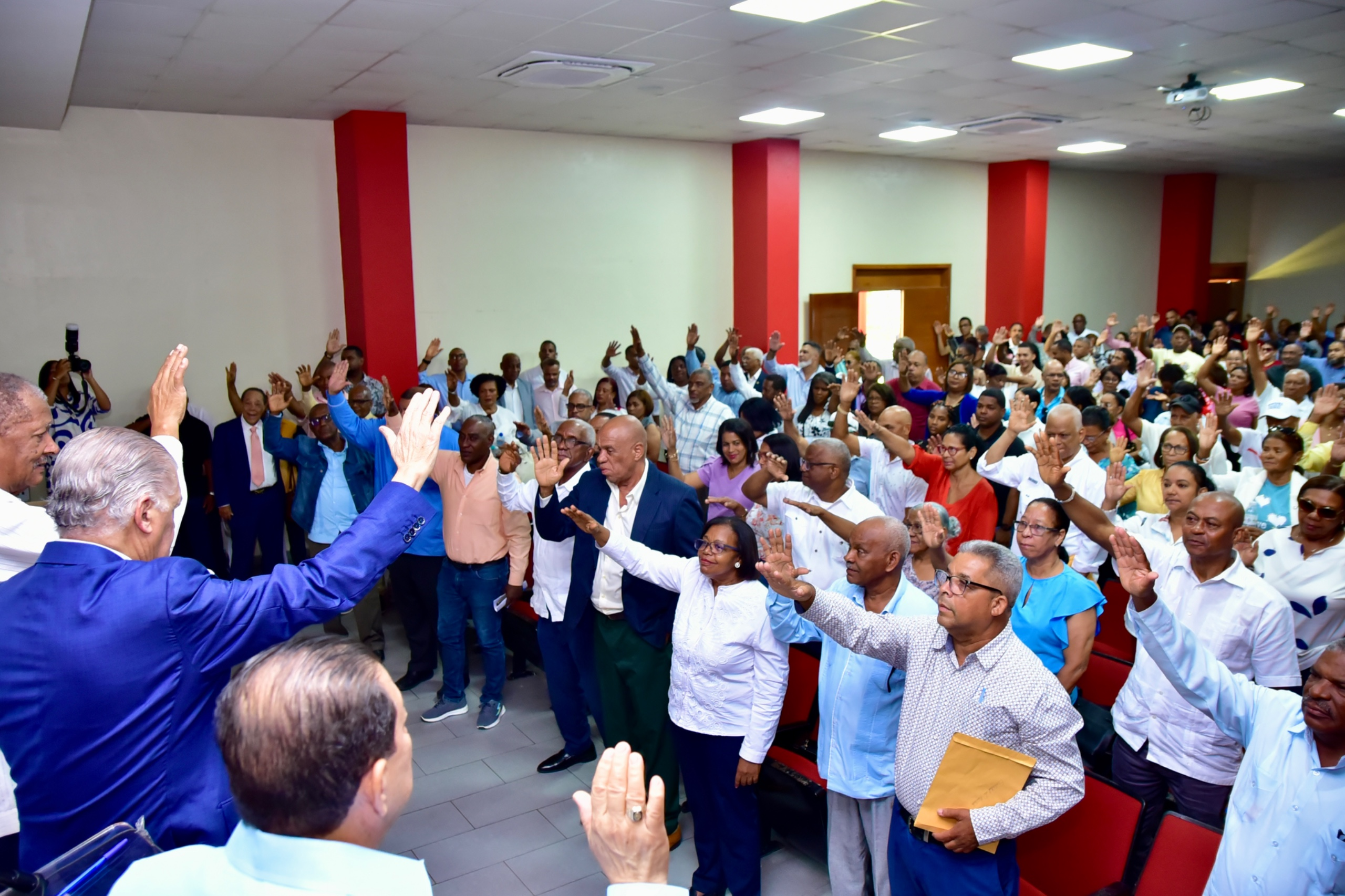 Miguel Vargas pide transformar educación con cambio de Gobierno
