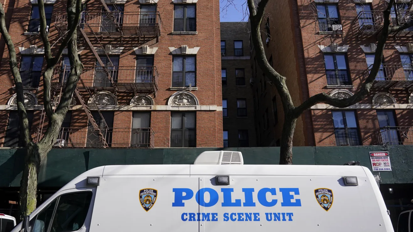 Investigan muerte de bebé en hotel refugio de Manhattan
