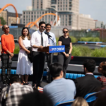 Nueva York lanza equipos PIT contra burocracia y suscripciones