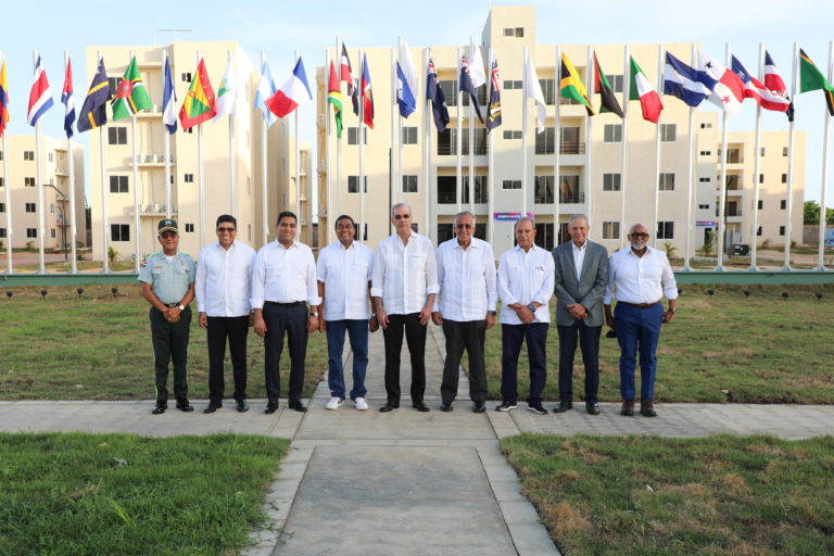 Luis Abinader inaugura Villa Centroamericana Santo Domingo 2026