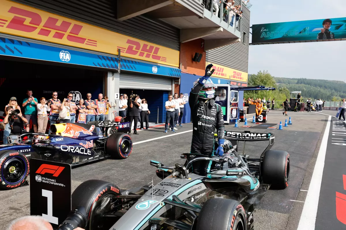 Kimi Antonelli pole GP de Belgica 2026 F1 Mercedes Verstappen