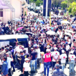 Cientos de comunitarios despidieron los restos del cantante Alex Bueno en el municipio de San José de las Matas