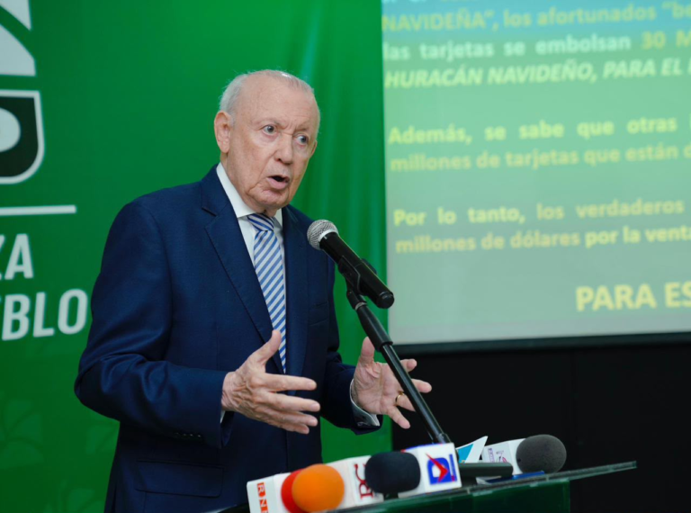 Datos del Gobierno sobre pobreza se contradicen, según Rafael Alburquerque