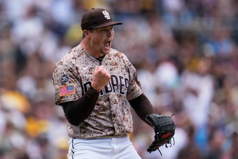 Padres de San Diego vencen 4-5 a Azulejos con oportuna remontada liderada por Machado
