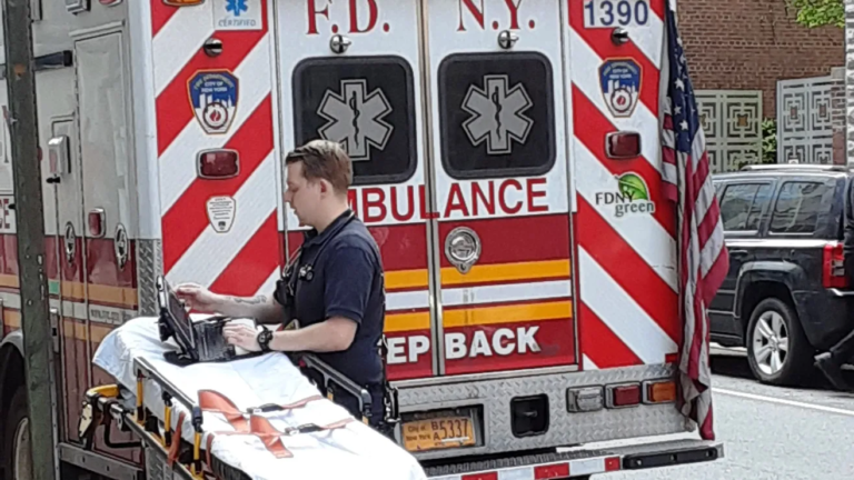 Tragedia en Nueva York: Muere adolescente en moto ilegal frente al City Hall