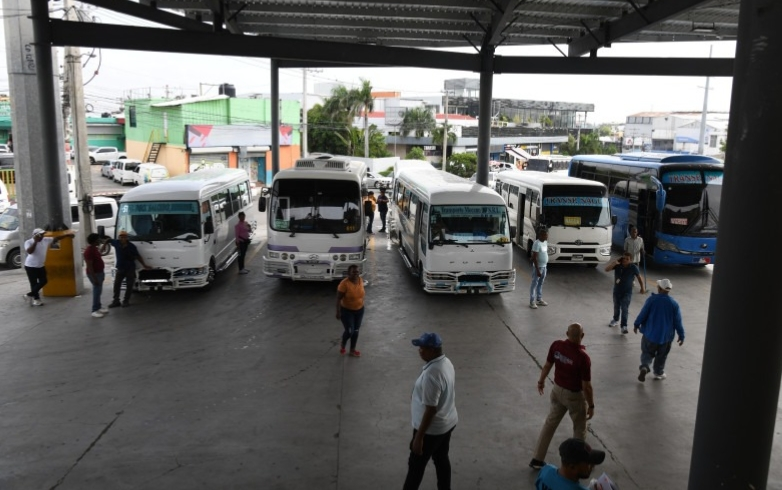 Choferes aumentarán las tarifas del pasaje en 47 rutas del transporte público en la República Dominicana a partir del lunes
