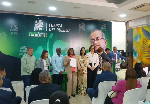 Fuerza del Pueblo juramenta Secretaría de Adulto Mayor; denuncian abandono del Gobierno