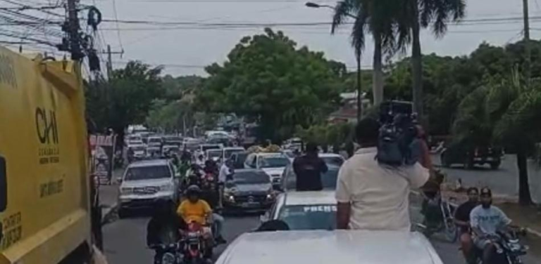 Indignación en Herrera: Multitud paraliza el tránsito en multitudinario entierro de Darlin Mercado