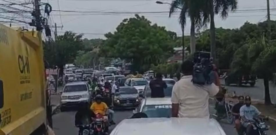 Indignación en Herrera: Multitud paraliza el tránsito en multitudinario entierro de Darlin Mercado