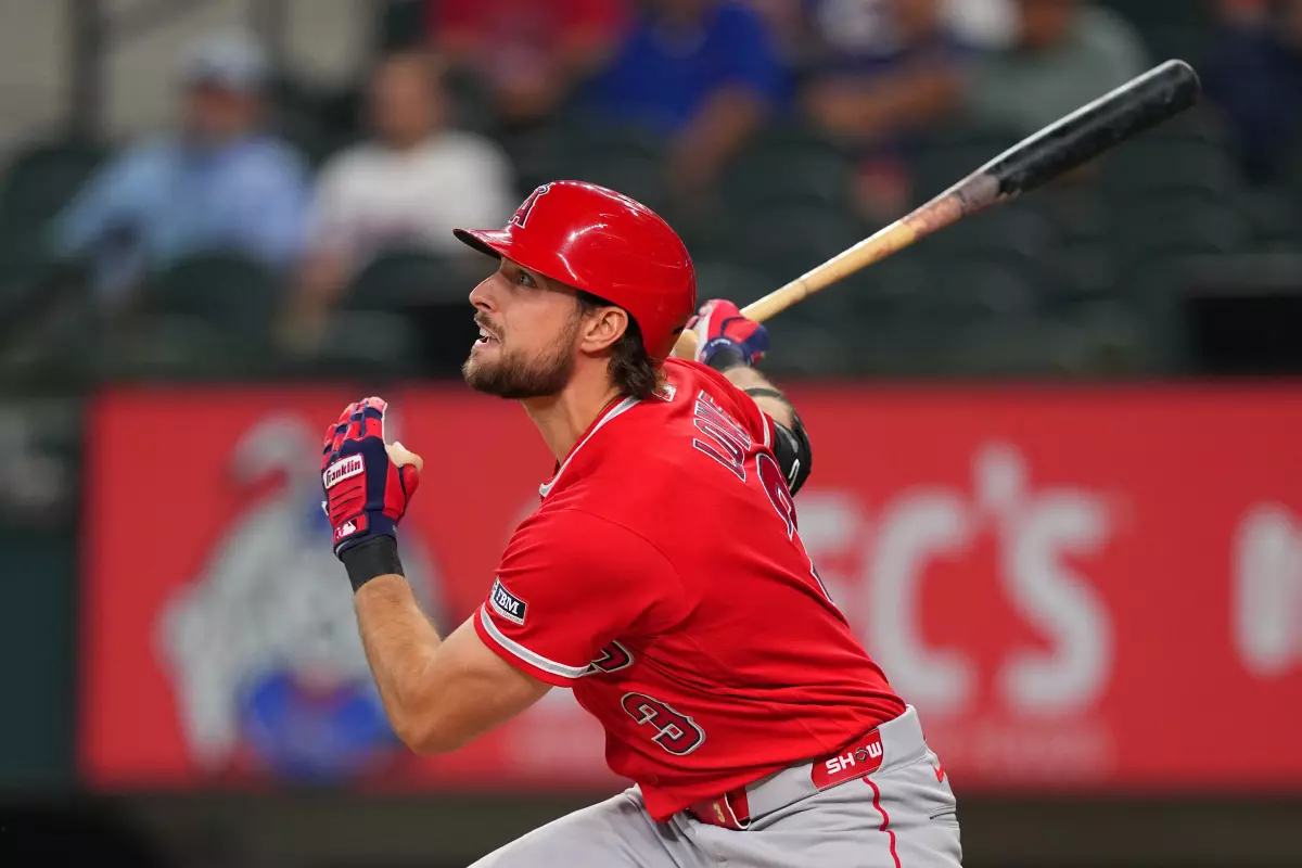 Rangers vencen 8-3 a Angels con jonrón de Alejandro Osuna