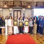 Abinader entrega la Medalla al Mérito Magisterial 2026