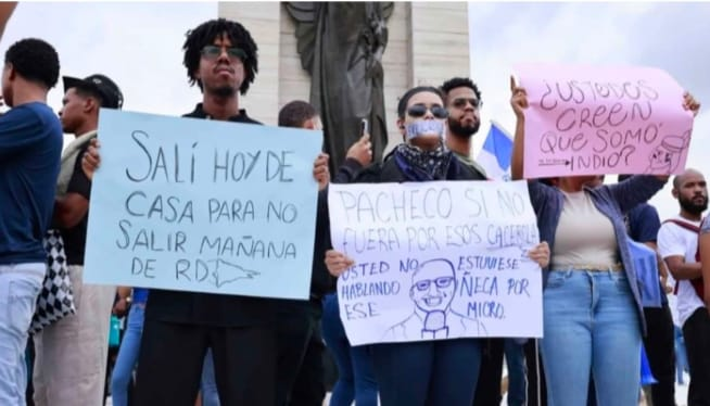 Protesta masiva en Plaza de la Bandera por crisis y Ley Mordaza