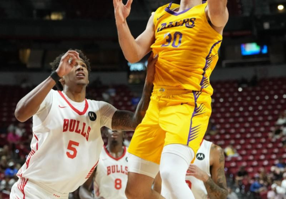 ¡Brillan los criollos! Chris Mañón guía a los Lakers a semifinales de la Liga de Verano de la NBA.