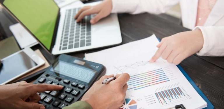 Exdirector de la DGII propone drástica reducción en tope de facturas de consumo para frenar evasión.