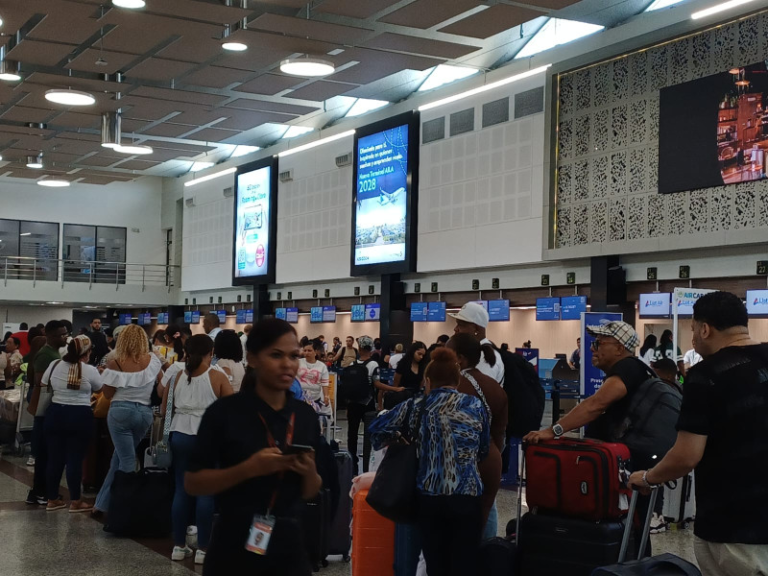 Caos aeroportuario: Fuertes lluvias en EE. UU. obligan a suspender vuelos en el aeropuerto de Las Américas
