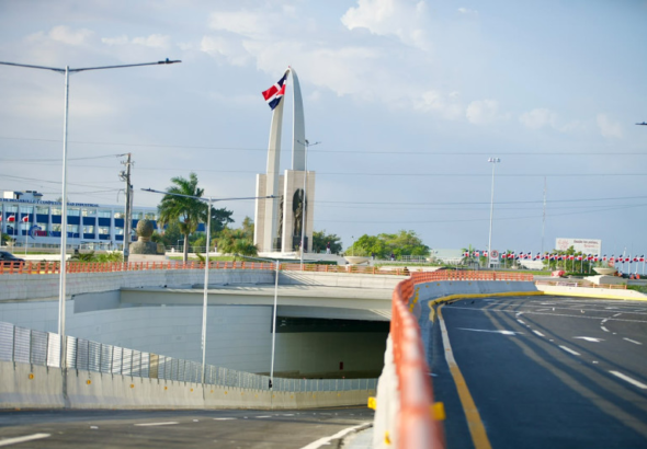 Regulaciones en la vía: Conoce cuáles vehículos tienen prohibido circular por el nuevo paso a desnivel de la Plaza de la Bandera.