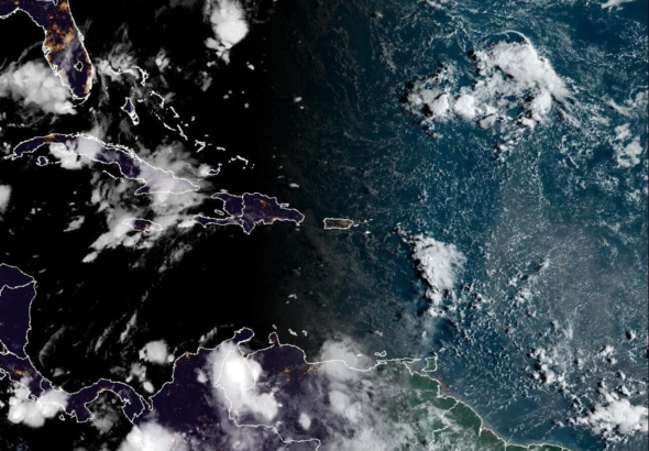 Alerta por calor: Débil onda tropical provocará chubascos esta tarde mientras el polvo del Sahara eleva las temperaturas.