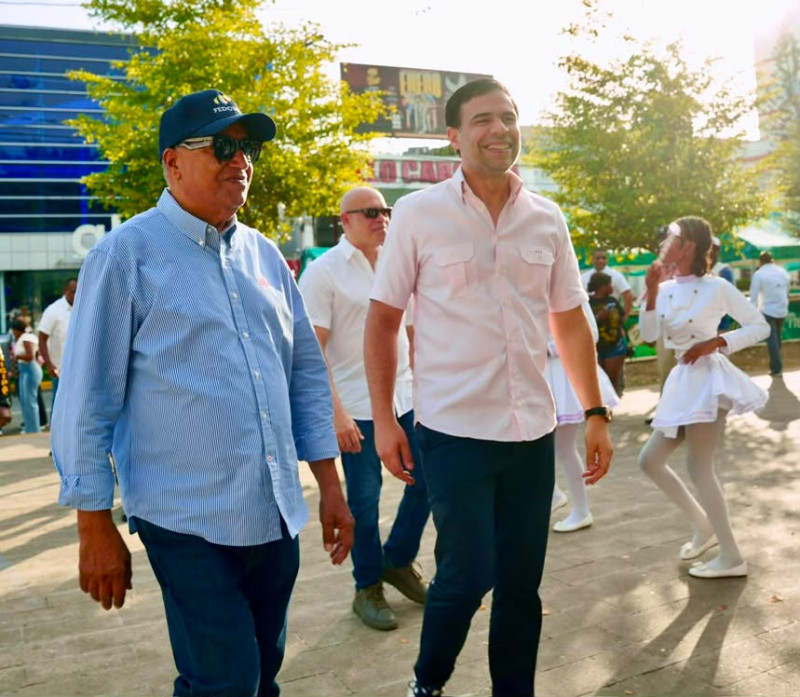 Cultura para el pueblo: Roberto Ángel Salcedo activa las plazas públicas de San Cristóbal con música y danza.