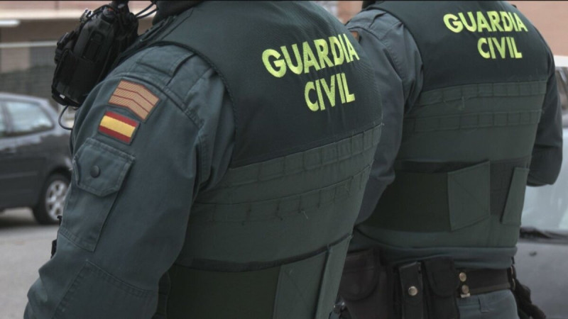 Caos en España: Un dominicano desata el terror en el aeropuerto de Barcelona al lanzar mochila y gritar consignas islamistas