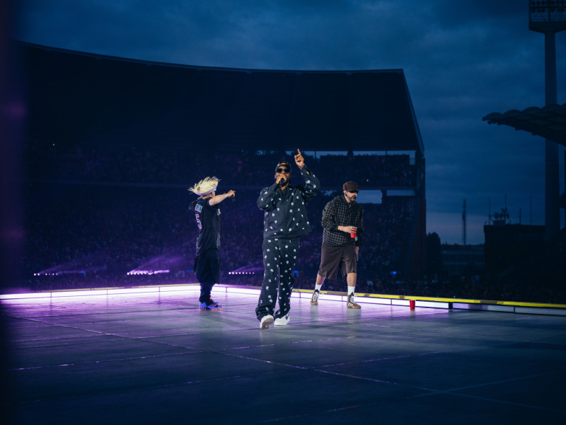 ¡Apoteósico! Bad Bunny estremece Bruselas y cierra su gira mundial junto a Jowell y Randy
