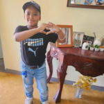 ¡Servicio público! Familia pide auxilio para salvar a Noah, niño ingresado en Santiago que requiere trasplante de corazón.