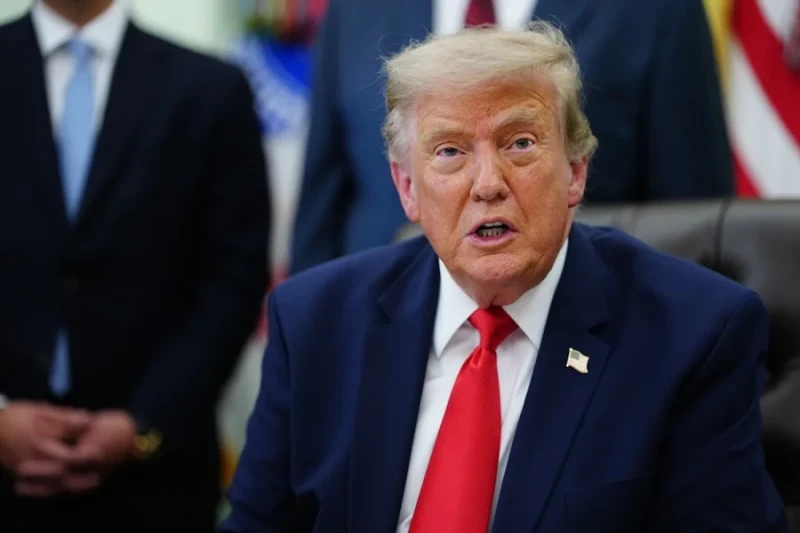 El presidente de Estados Unidos, Donald Trump, anuncia represalias militares desde el Despacho Oval de la Casa Blanca.