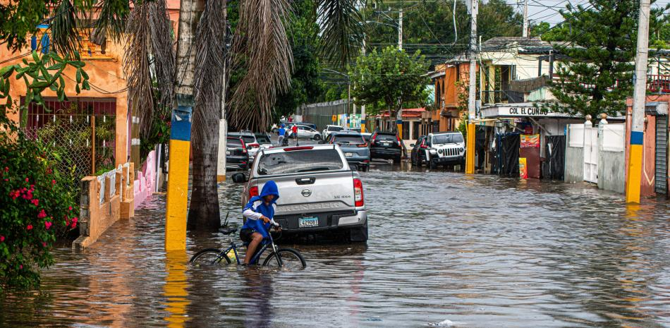 Vaguada y onda tropical amenazan con escorrentías e inundaciones repentinas en las próximas 48 horas.