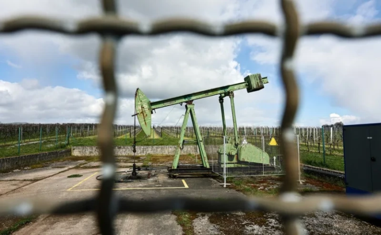 El precio del petróleo retrocede a nivel mundial