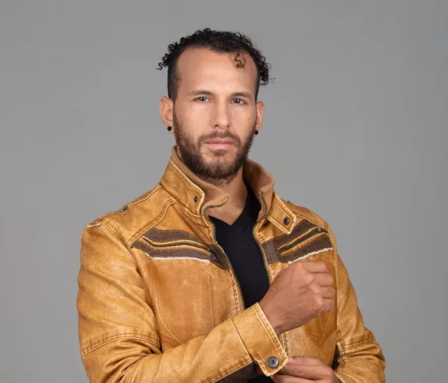 Retrato del versátil actor dominicano Stuart Ortiz, recordado por su trayectoria en el teatro y cine nacional.