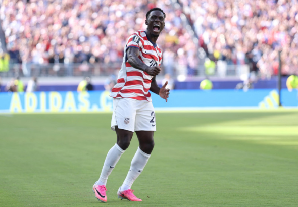 El delantero Folarin Balogun celebrando un gol con la selección de Estados Unidos durante el Mundial 2026.
