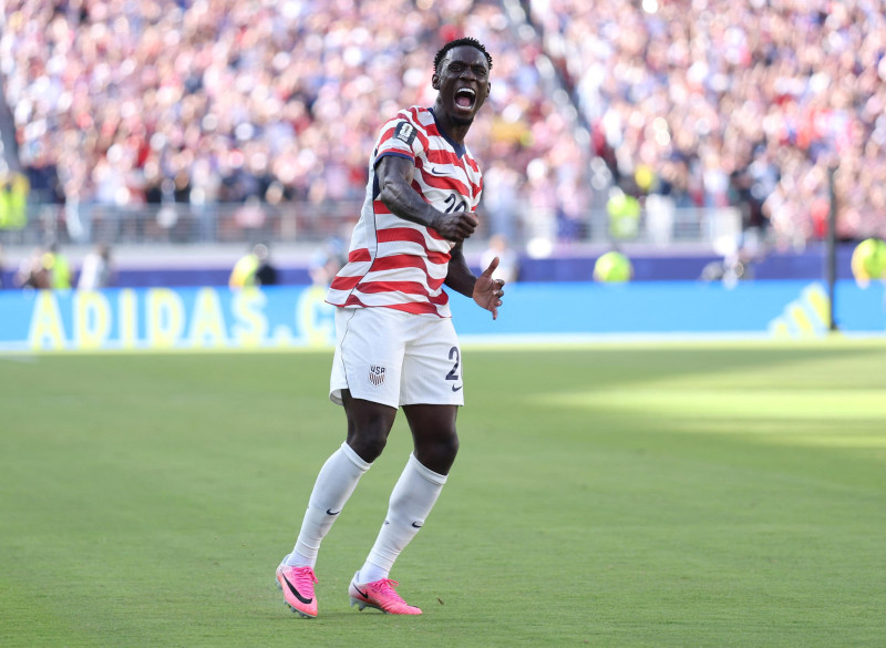 El delantero Folarin Balogun celebrando un gol con la selección de Estados Unidos durante el Mundial 2026.
