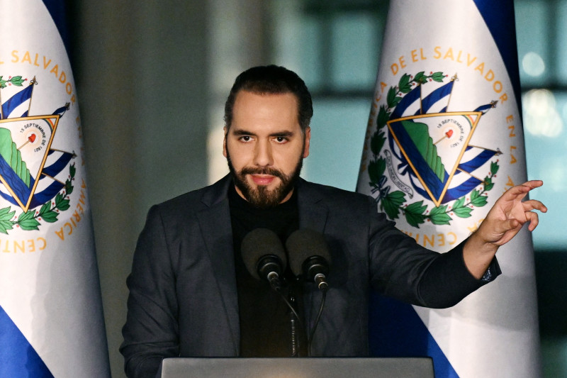El partido oficialista Nuevas Ideas designó a Nayib Bukele para buscar un tercer mandato consecutivo en El Salvador, apoyado en reformas constitucionales que habilitan la reelección indefinida.