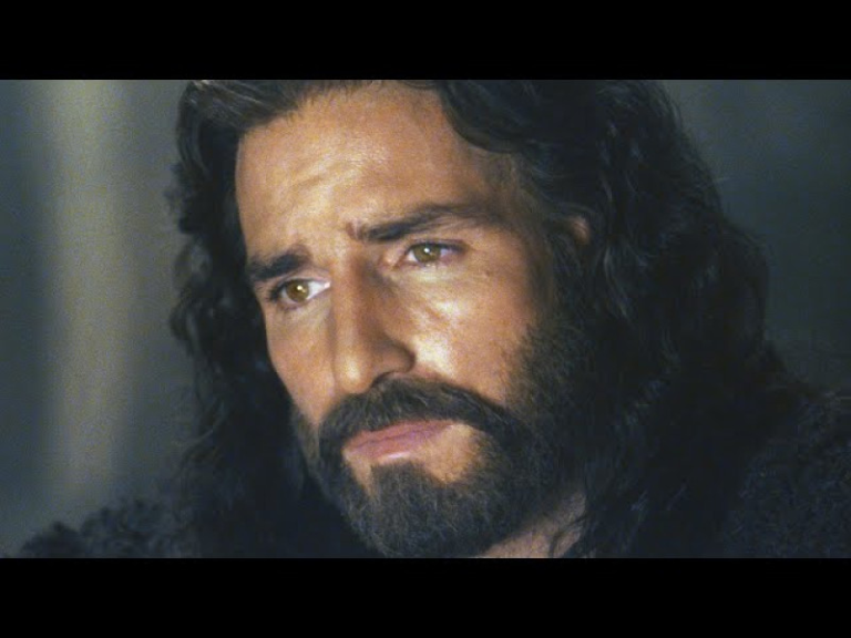 El actor Jim Caviezel personificando a Jesús de Nazaret en una escena de la aclamada producción cinematográfica dirigida por Mel Gibson