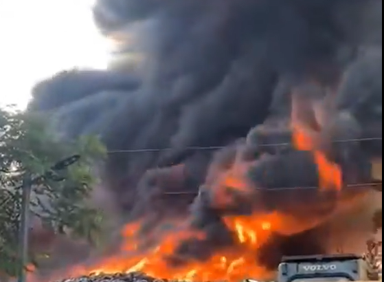 Investigan causas del voraz incendio que afecta el vertedero de Cancino Segundo en Santo Domingo Este