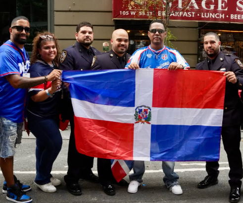 Santiago Matías “Alofoke” afirma: “¡La diáspora es de Alofoke!” durante la Gran Parada Dominicana de Manhattan